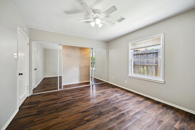Building Photo - 1147 Du Barry Ln
