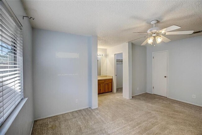 Building Photo - 605 Russet Valley Dr