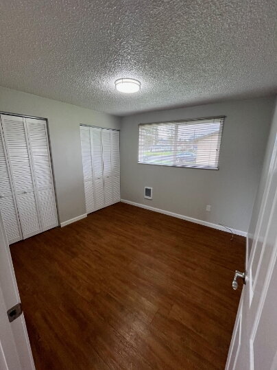 Building Photo - Updated Duplex with Garage