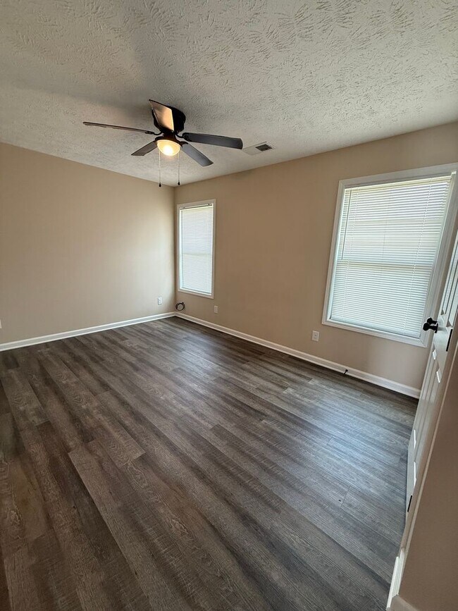 Building Photo - Nestled Tri-Plex in the Heart of Greenfield, TN