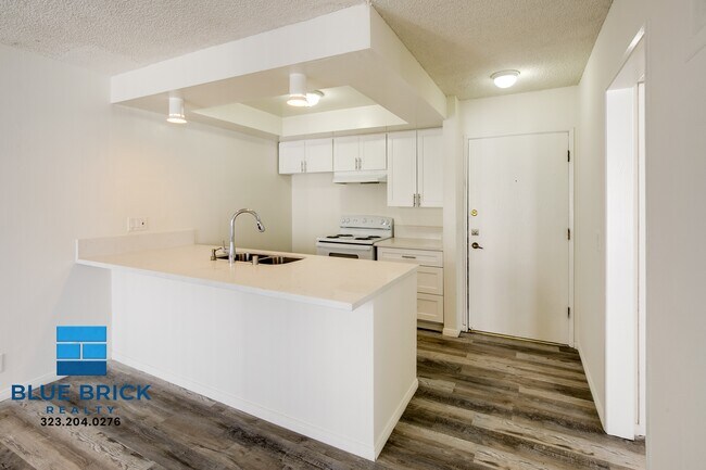 Building Photo - 451 S Harvard Blvd