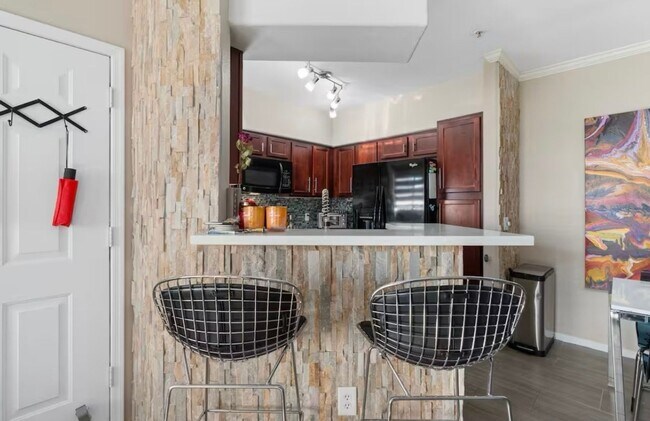 Building Photo - Charming 2BR Condo in Scottsdale