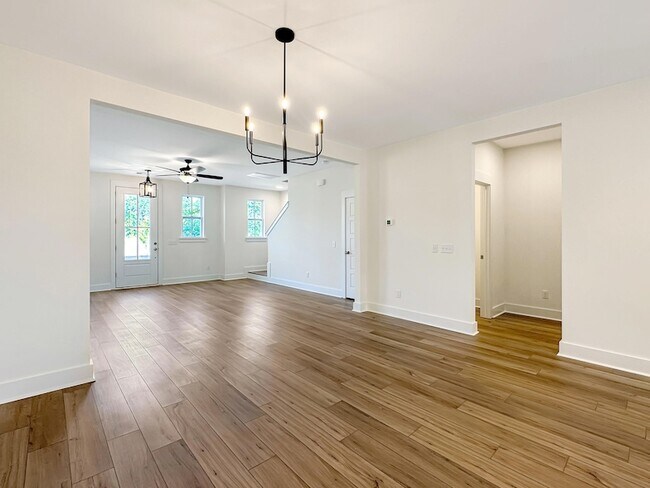 Building Photo - 258 Symphony Ave