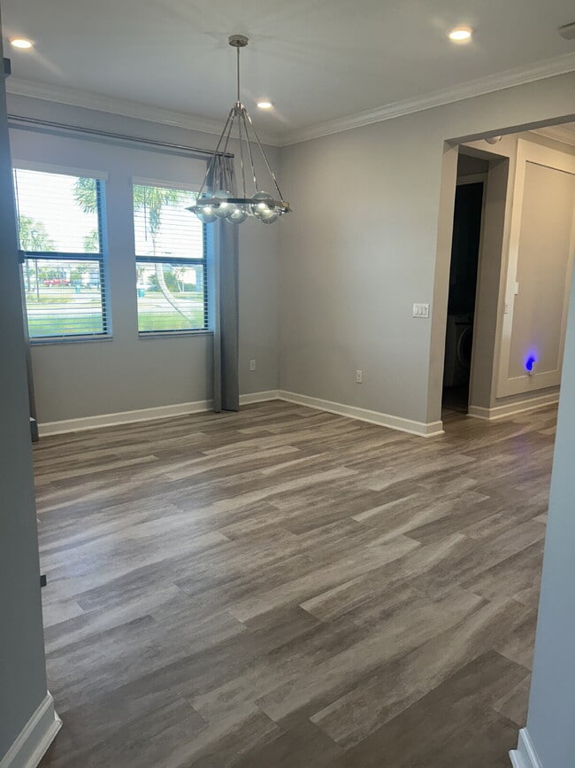 Building Photo - Gated 55+ community with lots of HOA amenities!