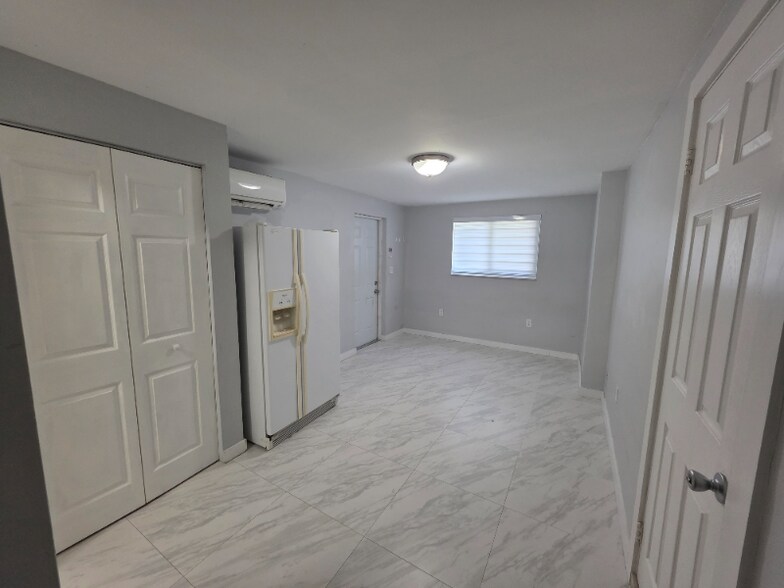 Building Photo - 7388 S Waterway Dr