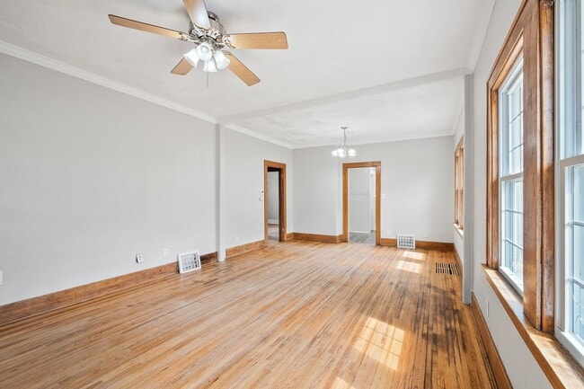 Building Photo - RENTAL PENDING