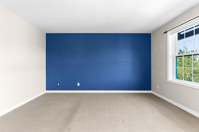 Building Photo - 6143 S Virginia Ave