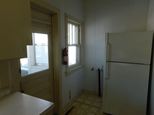 Building Photo - Spacious 2 bedroom/1 bath apartment in El ...