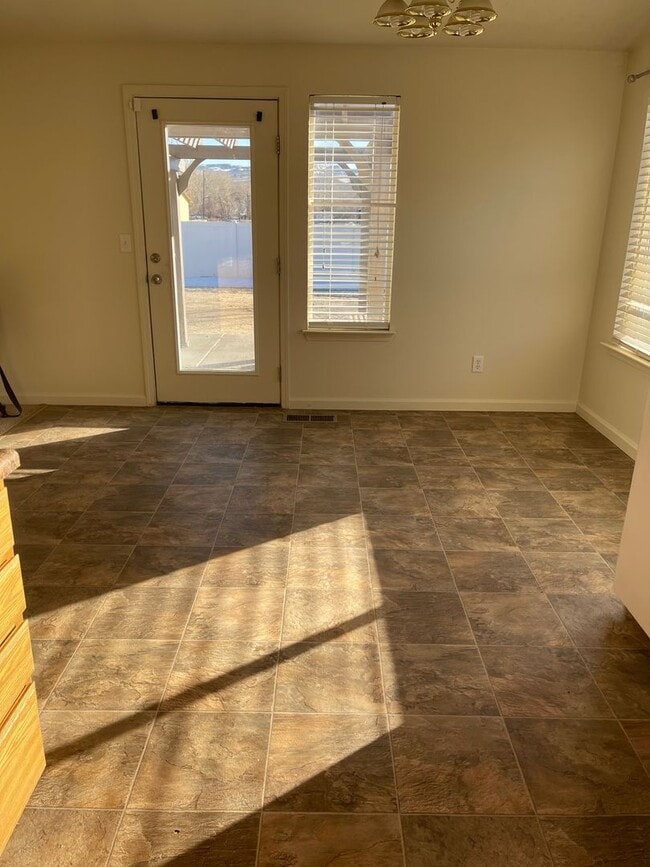 Building Photo - Being cleaned. Showing delayed.