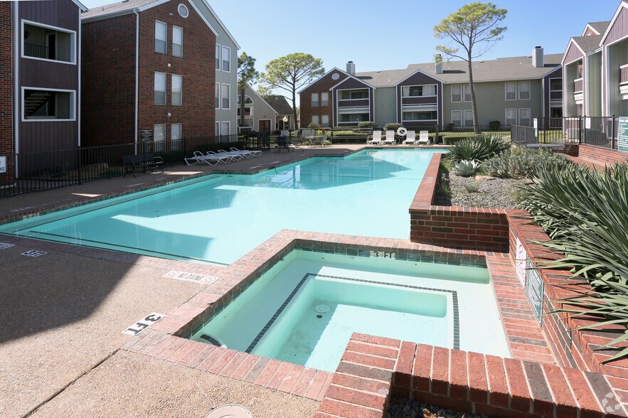 Hunters Crossing Apartments 3001 Kemp Blvd Wichita Falls TX 76308