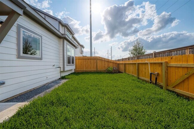 Building Photo - 27966 Western Crk Ct