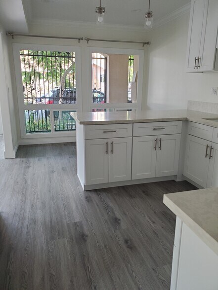 Building Photo - 5306 Romaine Street