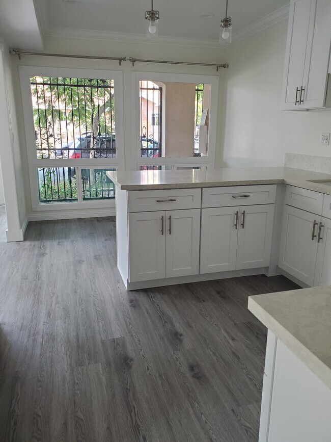 Building Photo - 5306 Romaine Street