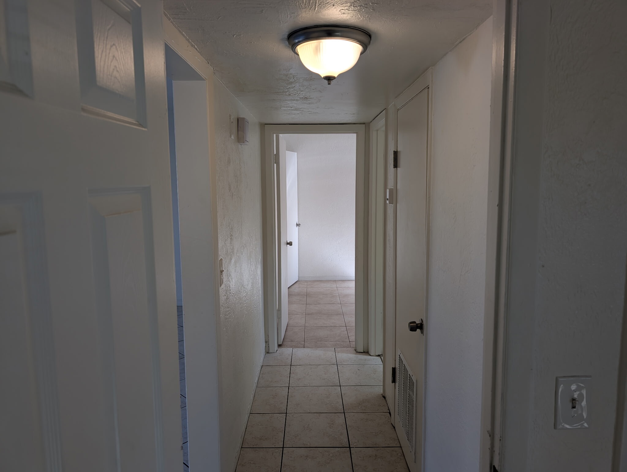 Building Photo - 2597 N Oleander Ave