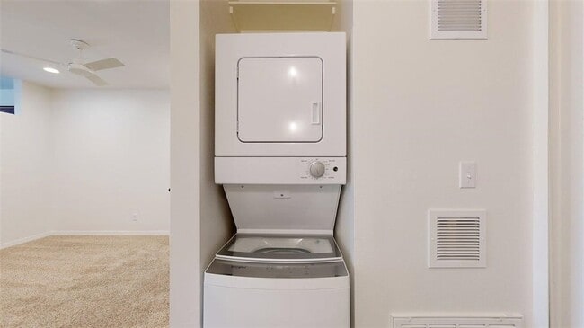 Building Photo - 206 N Main St