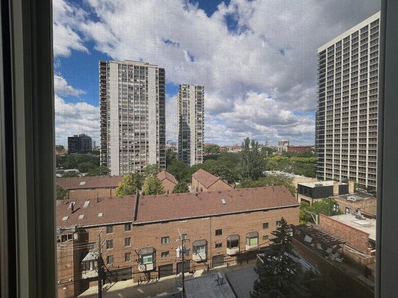 Building Photo - 1350 N Dearborn St