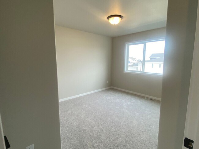 Building Photo - 2232 Griffin Dr S
