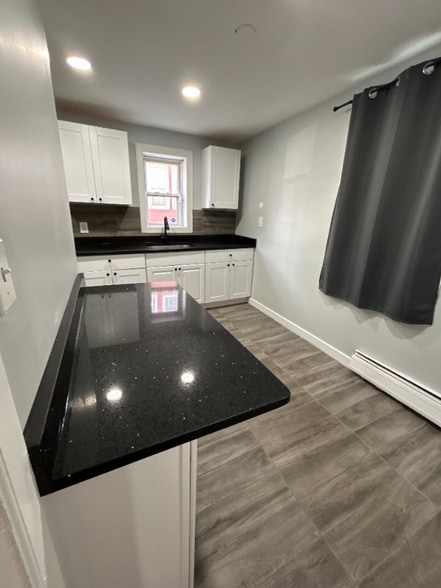 Building Photo - 115 Grant Ave