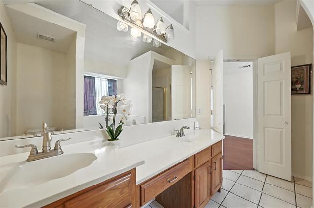 Building Photo - 2711 Primrose Ln