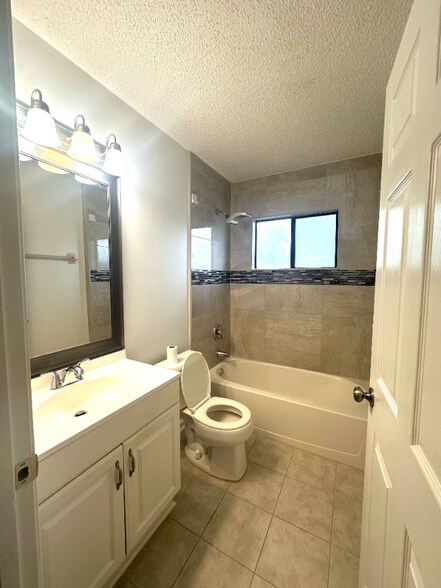 Building Photo - 345 Wildberry Ct