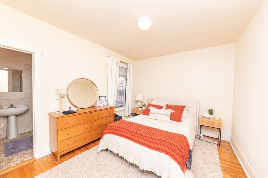 Building Photo - 3415 N Elaine Pl