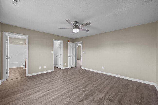 Building Photo - 208 Jessie Cir