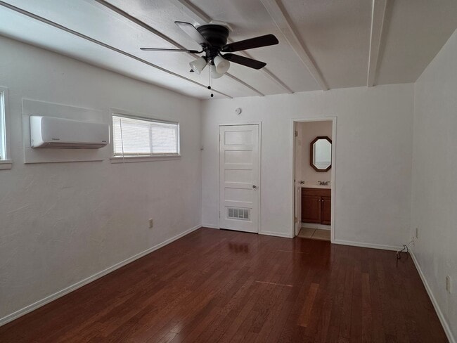 Building Photo - Cute and Clean- 1 bedroom/1 bath home with AZ room in Central BHC