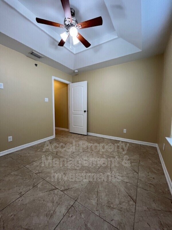 Building Photo - 2607 E Eisenhower Ave