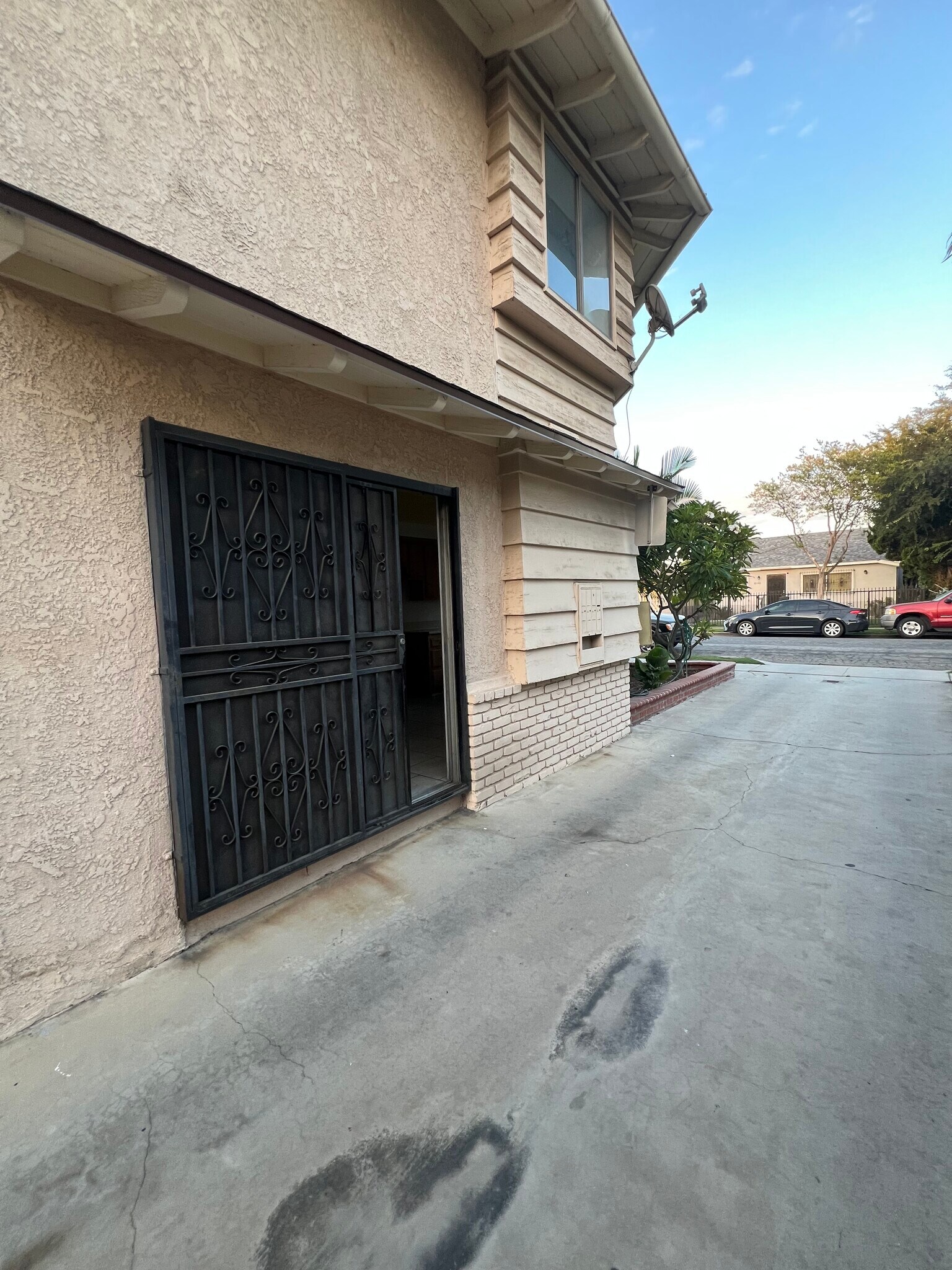 Building Photo - 8145 Garden View Ave