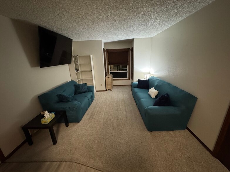 Building Photo - 1014 E 25th St