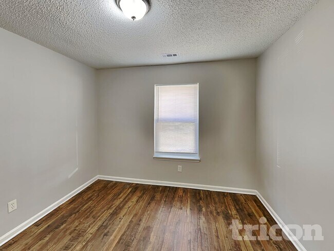 Building Photo - 2916 Vestal Pl