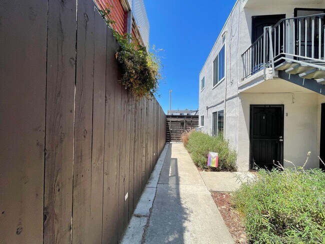 Building Photo - 4515 Bancroft St