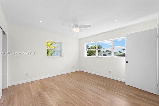 Building Photo - 9411 Jamaica Dr