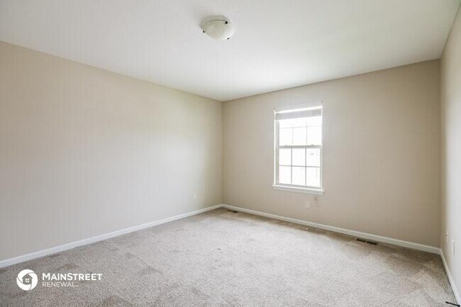 Building Photo - 422 Sunflower Dr, Raymore, MO 64083