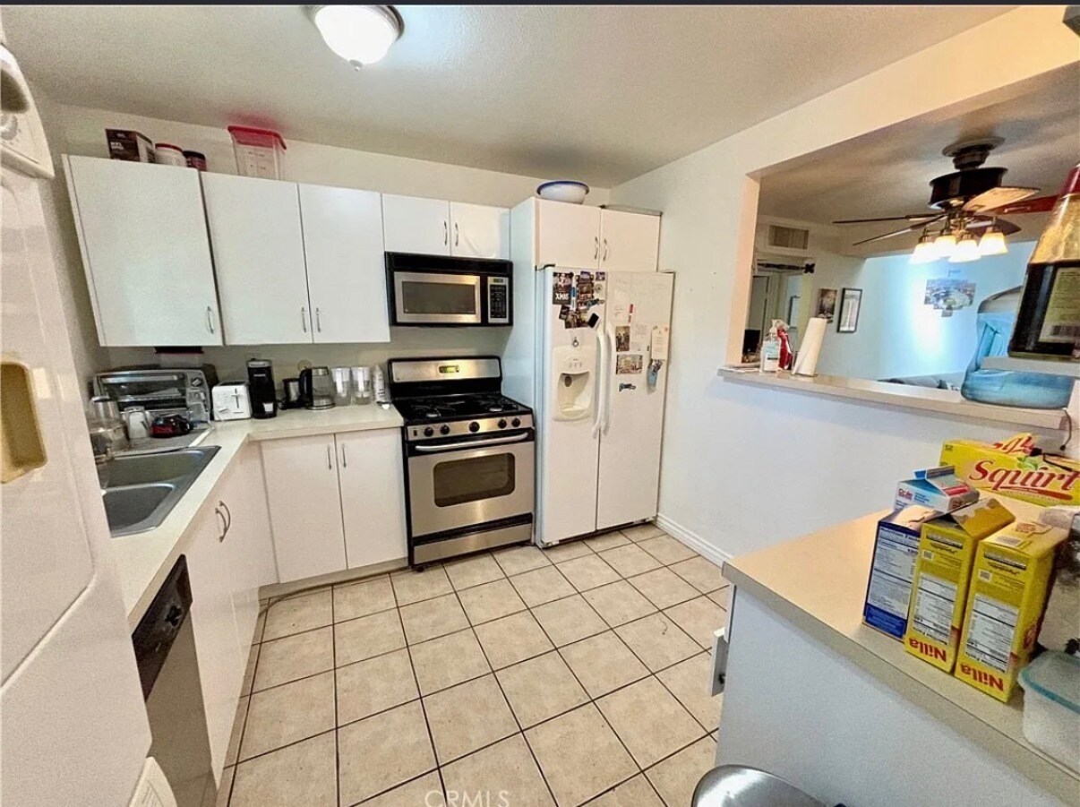 Building Photo - 18350 Hatteras St