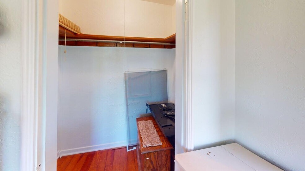 Building Photo - 425 Wisteria Rd