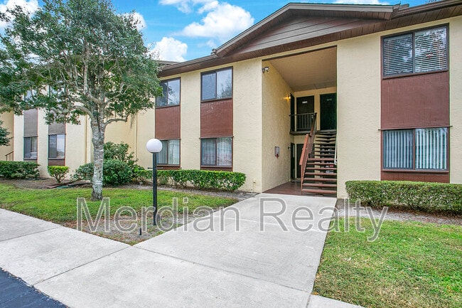 Building Photo - 513 Fairways Ln