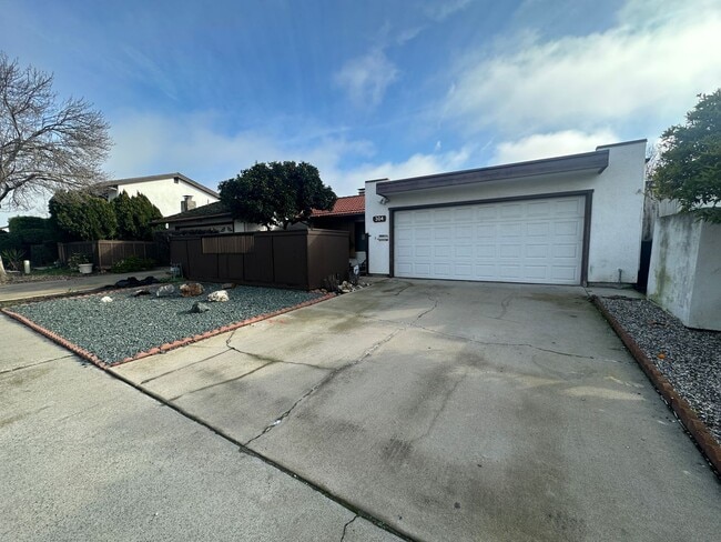 Building Photo - 304 De Vega Ct