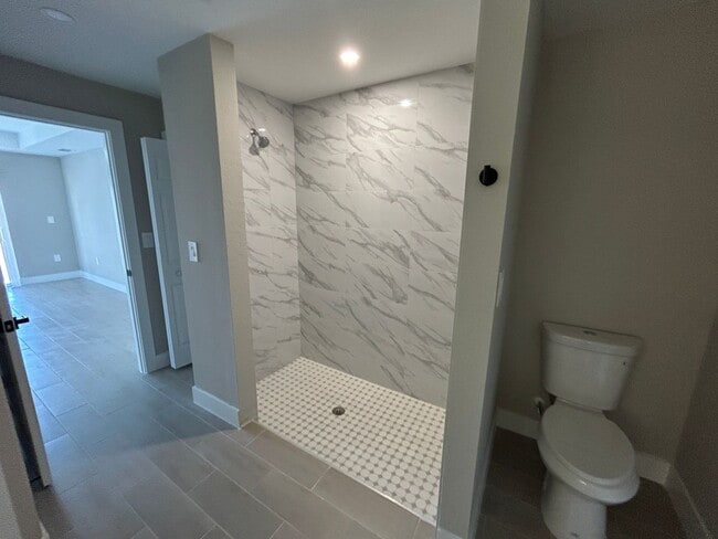 Building Photo - 3919 NE 12th Ave