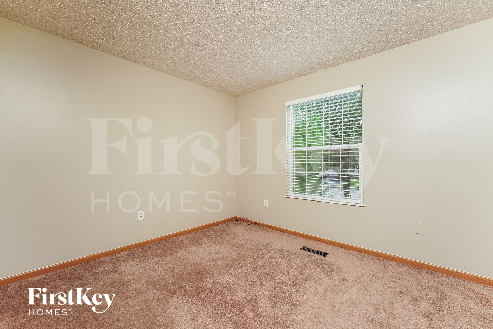 Building Photo - 426 Flat River St