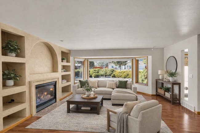 Building Photo - $2,195.95, 3-bed, 2-bed, ranch-style home with a large backyard and $300 off first month's rent