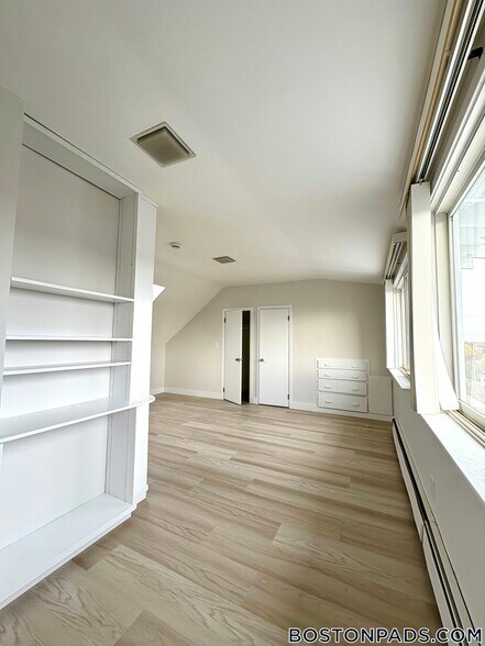 Building Photo - 15 Edgecliff Rd