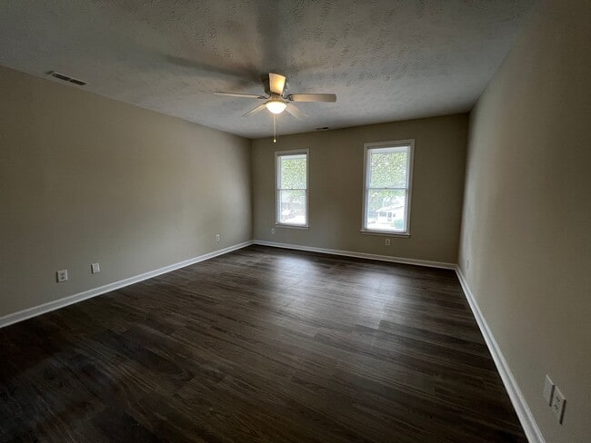 Building Photo - Charming 3 Bed 2.5 Bath Home in Beaver Run