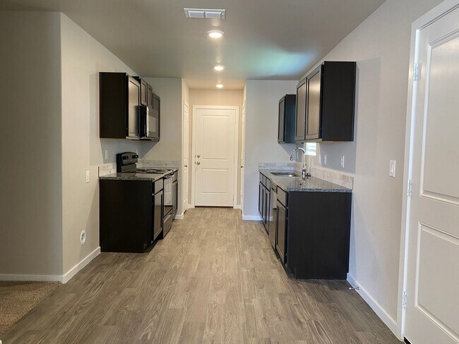 Building Photo - Affordable in Bell Farms