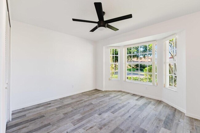 Building Photo - 9841 Las Casas Dr