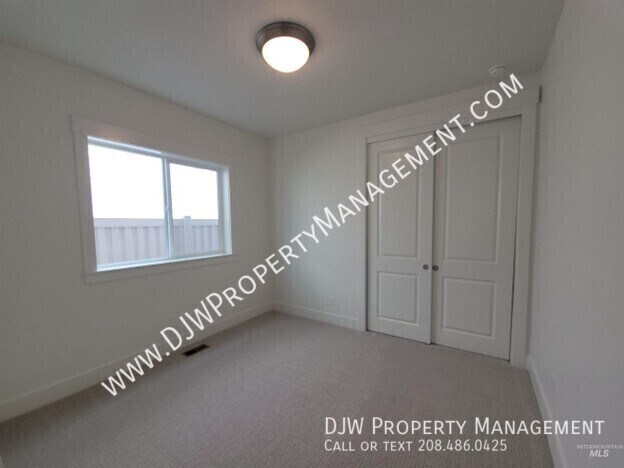 Building Photo - 4658 S Hennessy Ave