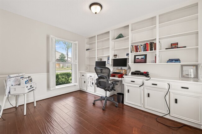 Building Photo - 15843 Foxgate Rd