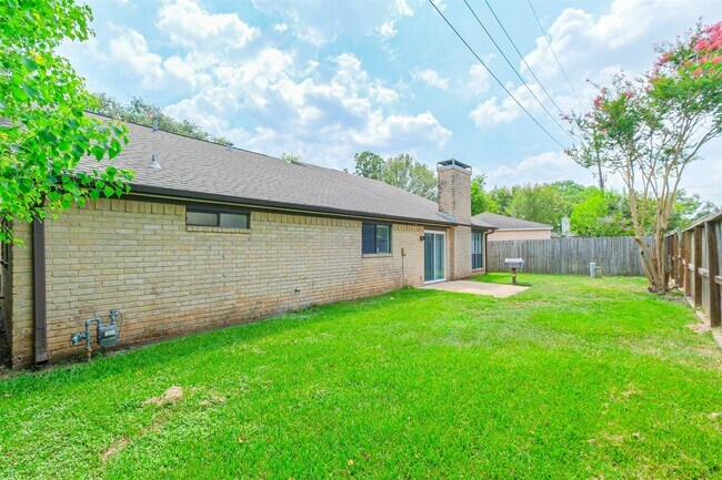 Building Photo - 2815 Arrowhead Dr