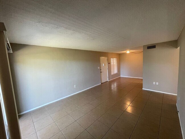 Building Photo - NICE UNIT FOR RENT!!! 1/1 EXCELLENT LOCATION!!