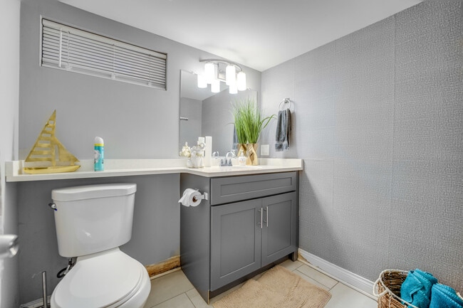 Building Photo - 10516 S Eggleston Ave